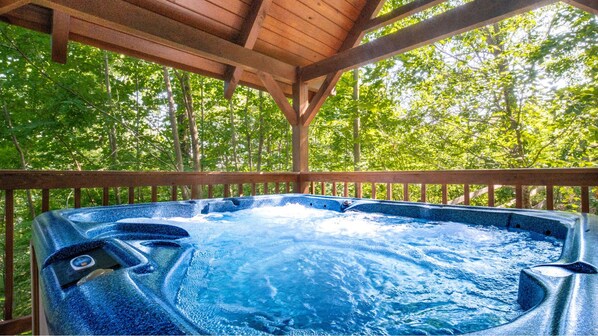 Outdoor spa tub