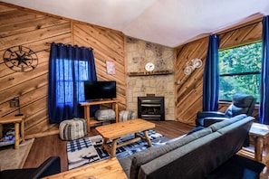 Smart TV, chimenea, oficina
