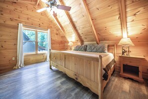 5 bedrooms, desk, iron/ironing board, free WiFi