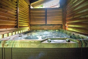 Indoor spa tub