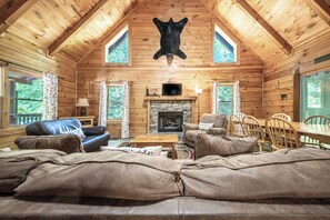 Smart TV, chimenea y videojuegos