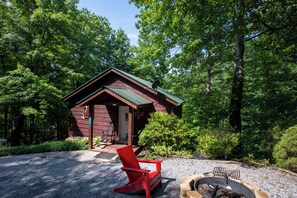 Terrace/patio - Smokies Getaway Cabin | Relax in the Hot Tub (Sevierville)