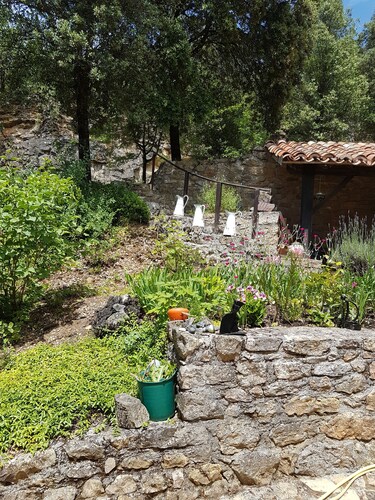 Les Cigalises, face au château de Bruniquel au cœur da la vallée de l'Aveyron