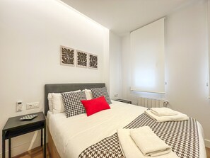 2 bedrooms, iron/ironing board, free WiFi, bed sheets - Acogedor Piso en Barrio de Salamanca (Madrid)