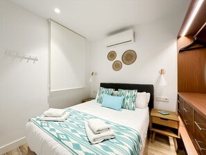2 habitaciones, tabla de planchar con plancha y cuna de viaje 