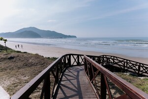 Apartamento família | Praia | Na praia, areia branca 