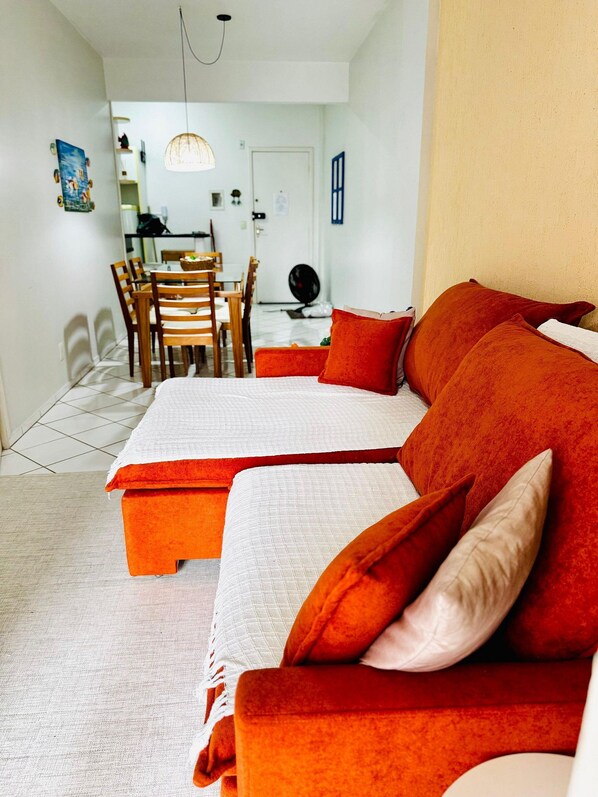 Departamento familiar | Sala de estar | Smart TV de 38 pulgadas con canales digitales y Netflix 