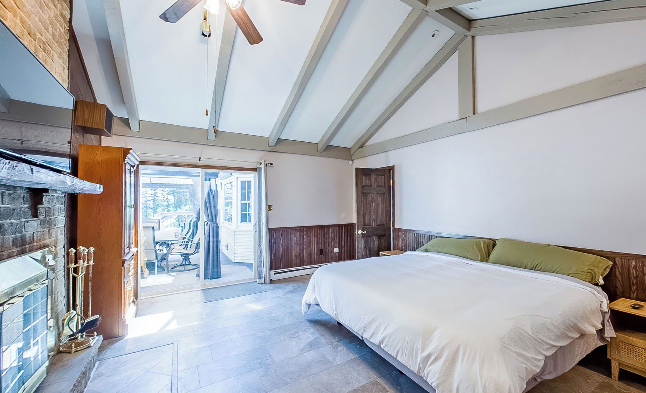 4 habitaciones, escritorio, tabla de planchar con plancha y wifi 