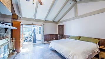 4 habitaciones, escritorio, tabla de planchar con plancha y wifi
