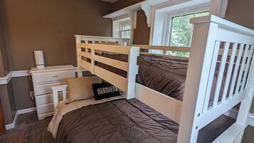 3 bedrooms, travel cot, free WiFi, bed sheets