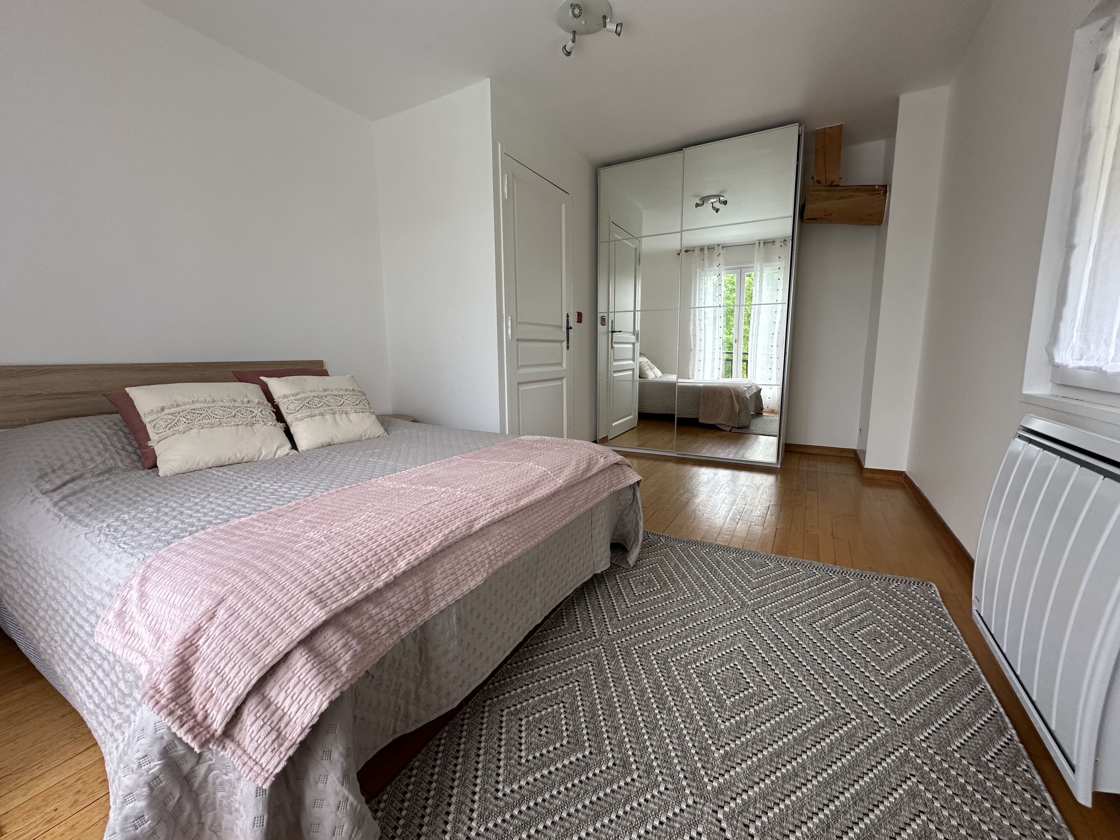 4 chambres, fer et planche à repasser, Wi-Fi gratuit, draps fournis