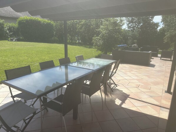 Outdoor dining