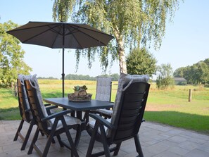Outdoor dining - Farmhouse in Geesteren near Forests (Geesteren)