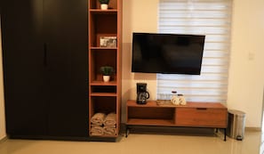 Executive Quadruple Room | Wardrobe