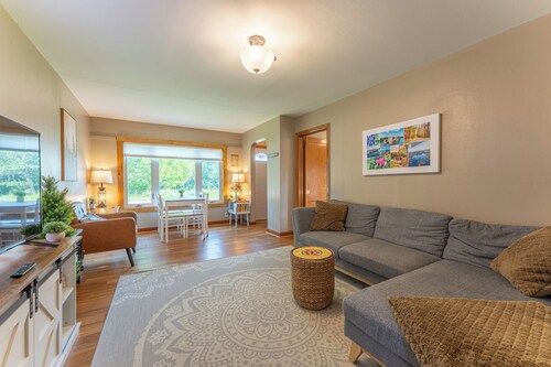 Cozy Corner - East end home