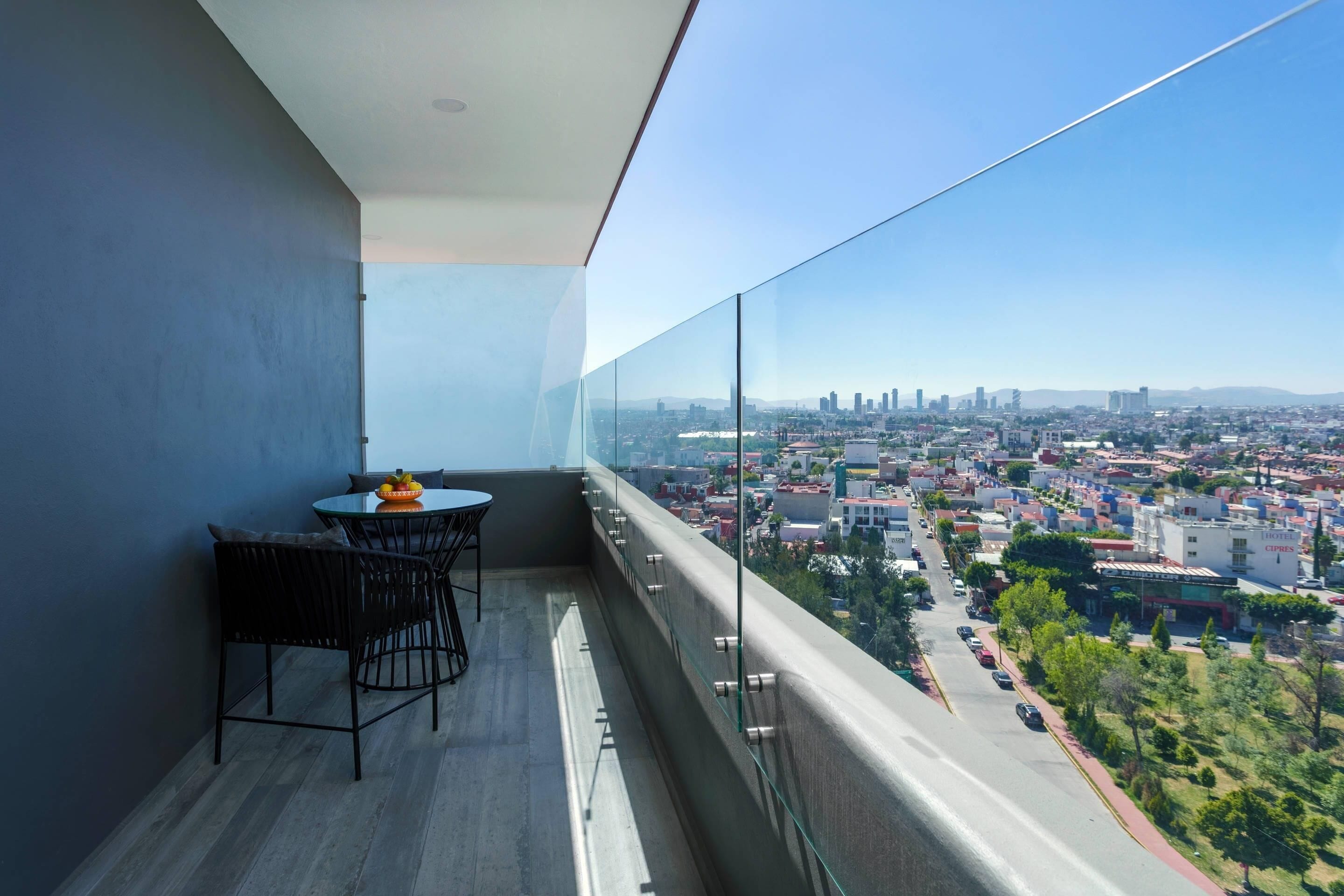 Habitación estándar, 1 cama King size, para no fumadores, balcón | Ropa de cama de alta calidad y caja de seguridad en la habitación 