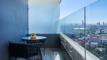 Standard Room, 1 King Bed, Non Smoking, Balcony | Terrace/patio