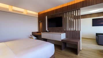 Quarto júnior, 1 cama King, para não fumantes | Roupas de cama premium, cofres nos quartos, individualmente decorados