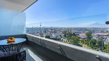 Standaard kamer, 1 kingsize bed, niet-roken, balkon | Luxe beddengoed, een kluis op de kamer, individueel gedecoreerd