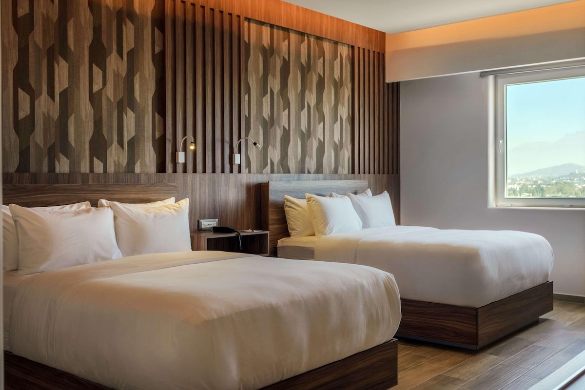 2 Queen Beds Nonsmoking