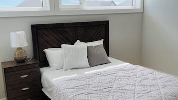 4 bedrooms, desk, iron/ironing board, free WiFi