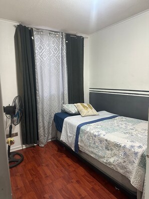 2 室のベッドルーム、WiFi (無料)、ベッドシーツ