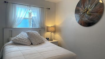 4 bedrooms, iron/ironing board, WiFi, bed sheets