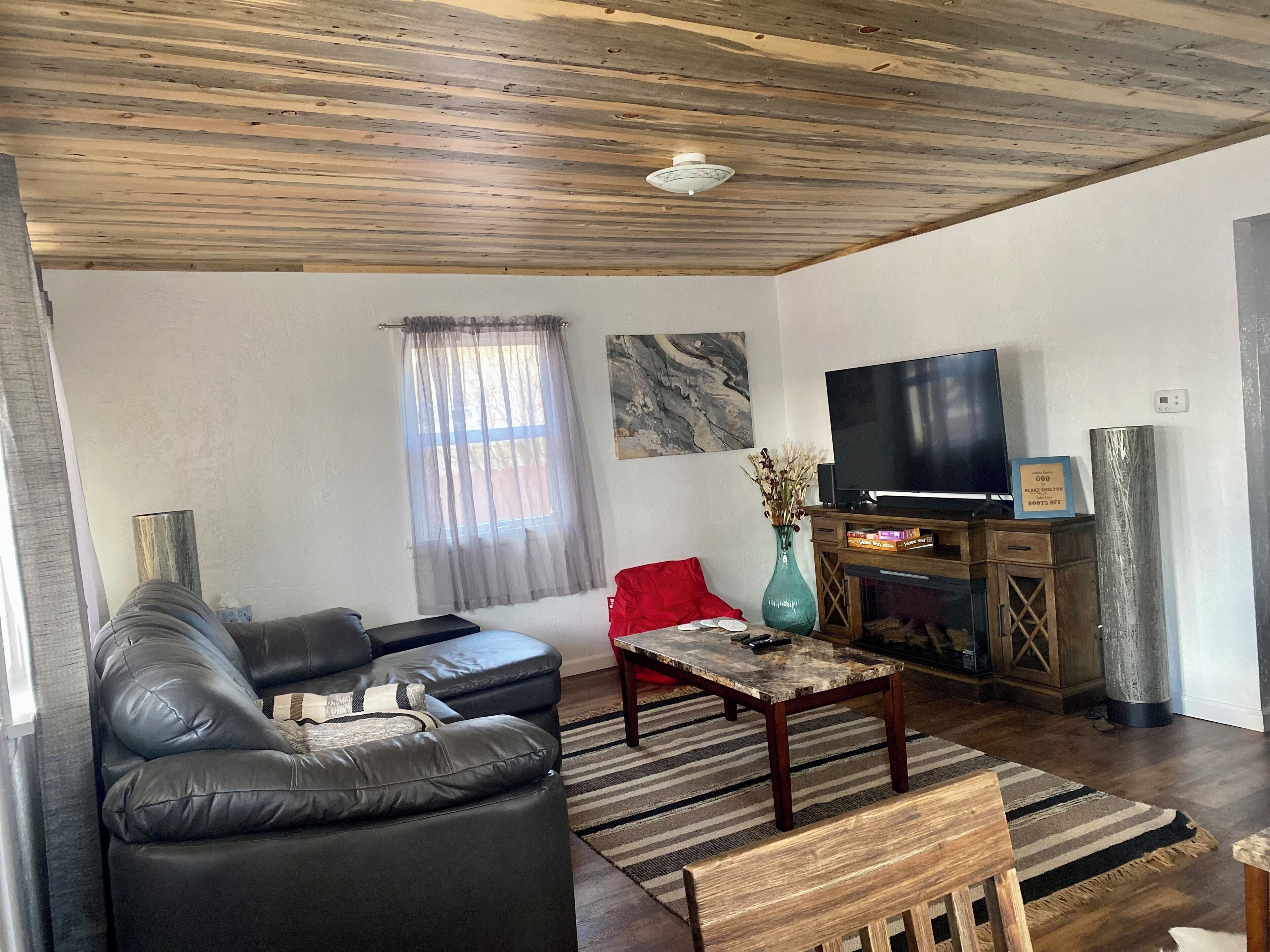 Smart-tv och eldstad