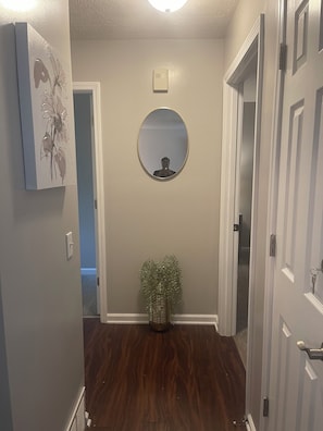Interior - Charles Villa 10 minutes away from the #1 Zoo in the nation! (Omaha)