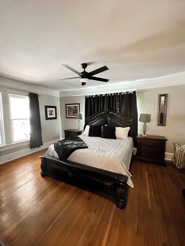 1 bedroom, iron/ironing board, WiFi, bed sheets - Charm on Main Street (Mooresville)