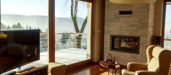 Spacious Hill-View Villa