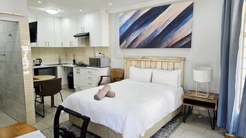 Strykejern/-brett, internettilgang og sengetøy