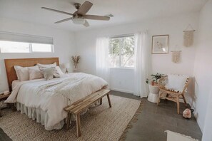 3 bedrooms, iron/ironing board, WiFi, bed sheets