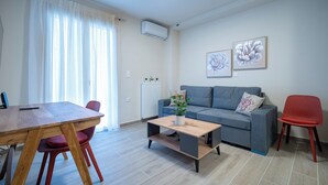 Living area - Ilisia 2 person apartment by MPS (Athina)