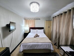 Bügeleisen/Bügelbrett, WLAN, Bettwäsche