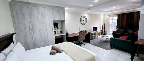 2 habitaciones, tabla de planchar con plancha, wifi y ropa de cama