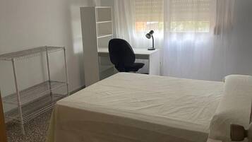 3 slaapkamers, een strijkplank/strijkijzer, wifi, beddengoed