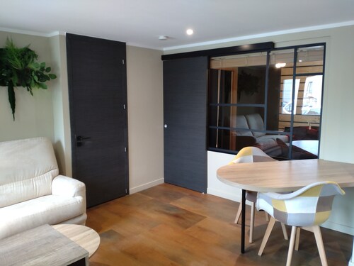 New 30m² self-catering apartment in residential area house