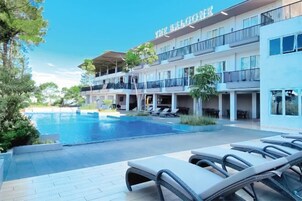 Kolam renang outdoor