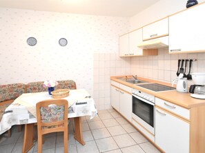 Fridge, microwave, oven, stovetop - Family Fun Near Devil’s Wall (Blankenburg)