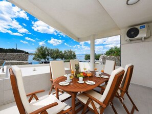 Outdoor dining - Villa in Nin with Stunning Sea Views (Nin)