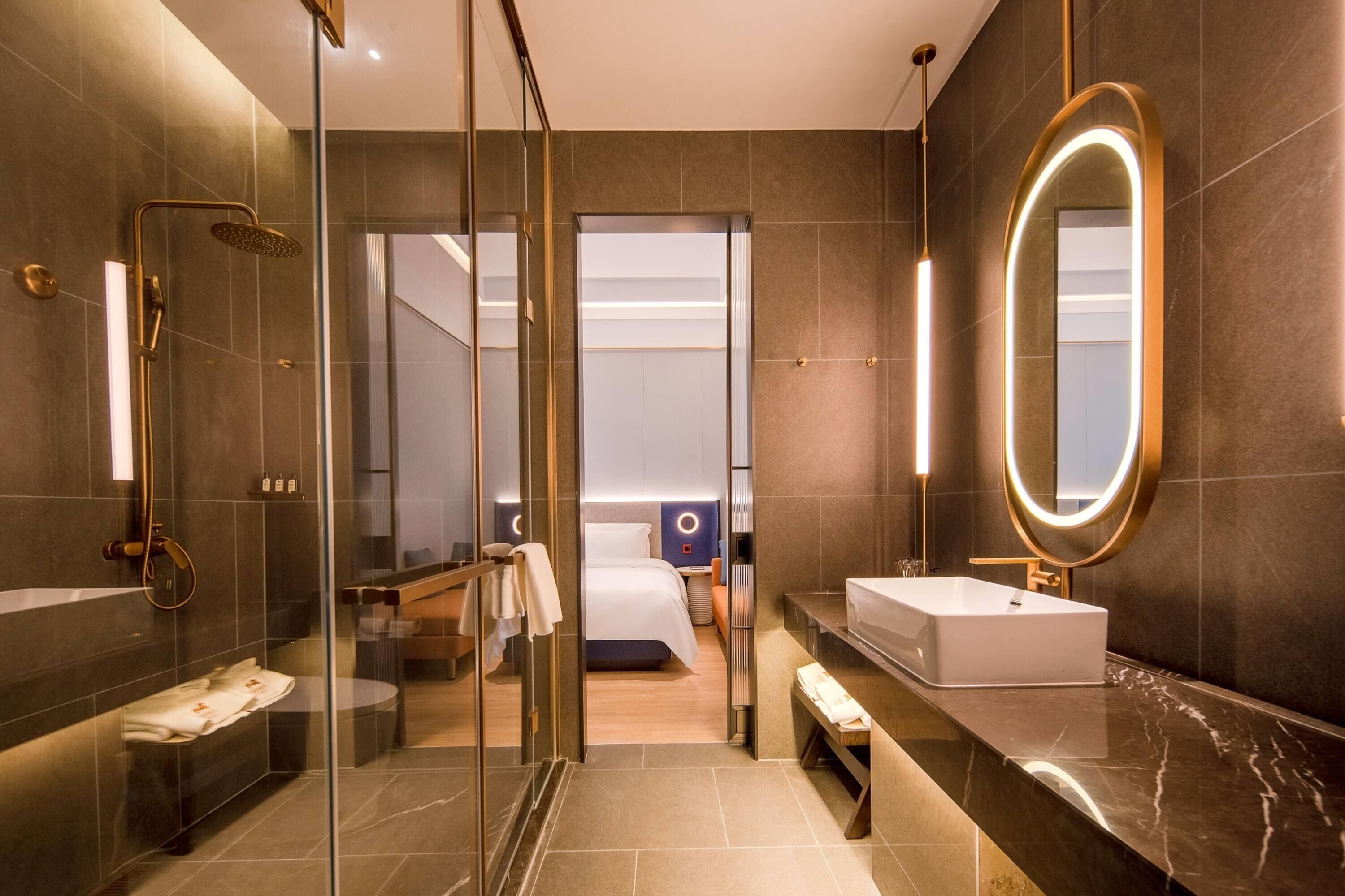 Family Suite, Multiple Beds, Non Smoking | Bathroom