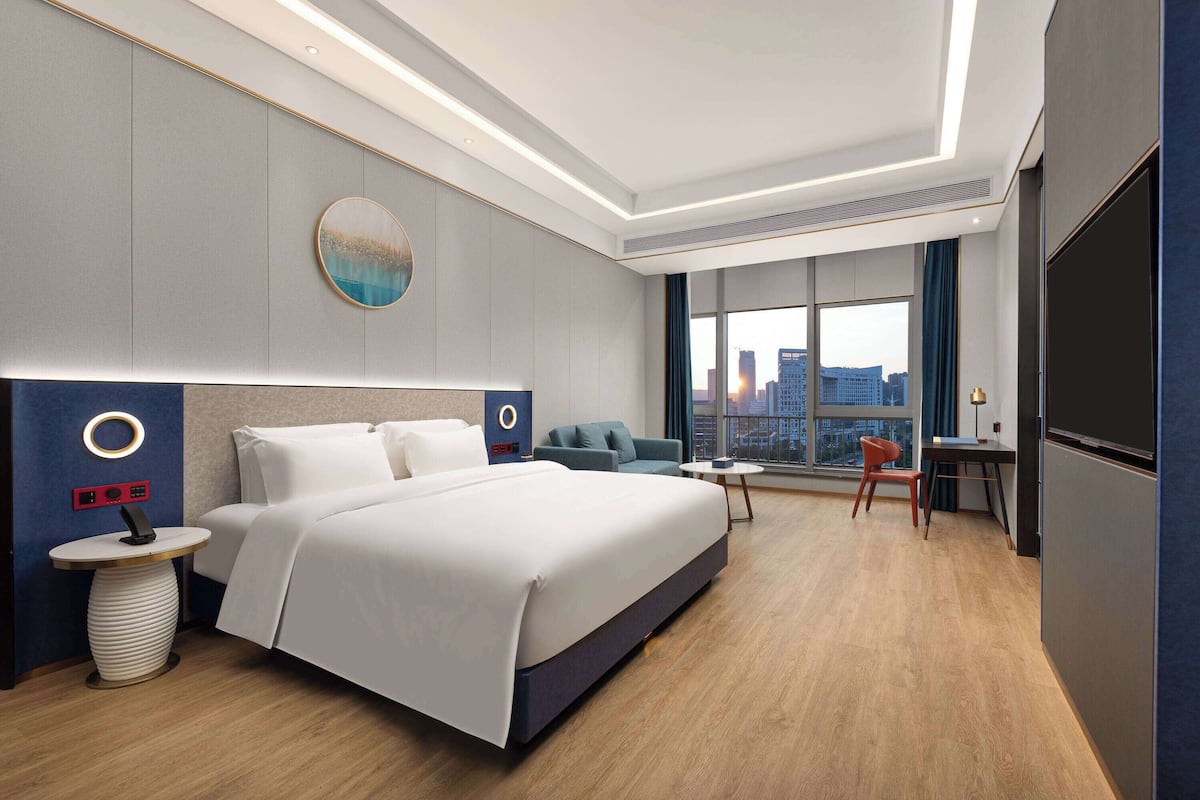 Executive Suite, 1 King Bed, Non Smoking