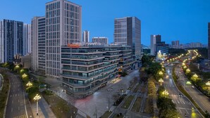 A modern hotel with multiple floors and a prominent sign. - Ramada BY Wyndham Guangzhou Huangpu (Guangzhou)