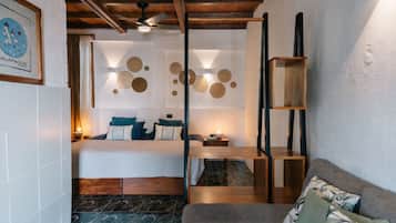 Camera Deluxe | Una cassaforte in camera, una scrivania, tende oscuranti