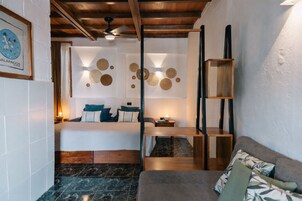 Quarto luxo | Edredons de pluma, cofres nos quartos, cortinas blackout