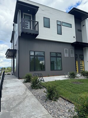 Exterior - Bozeman Cozy Condo (Bozeman)