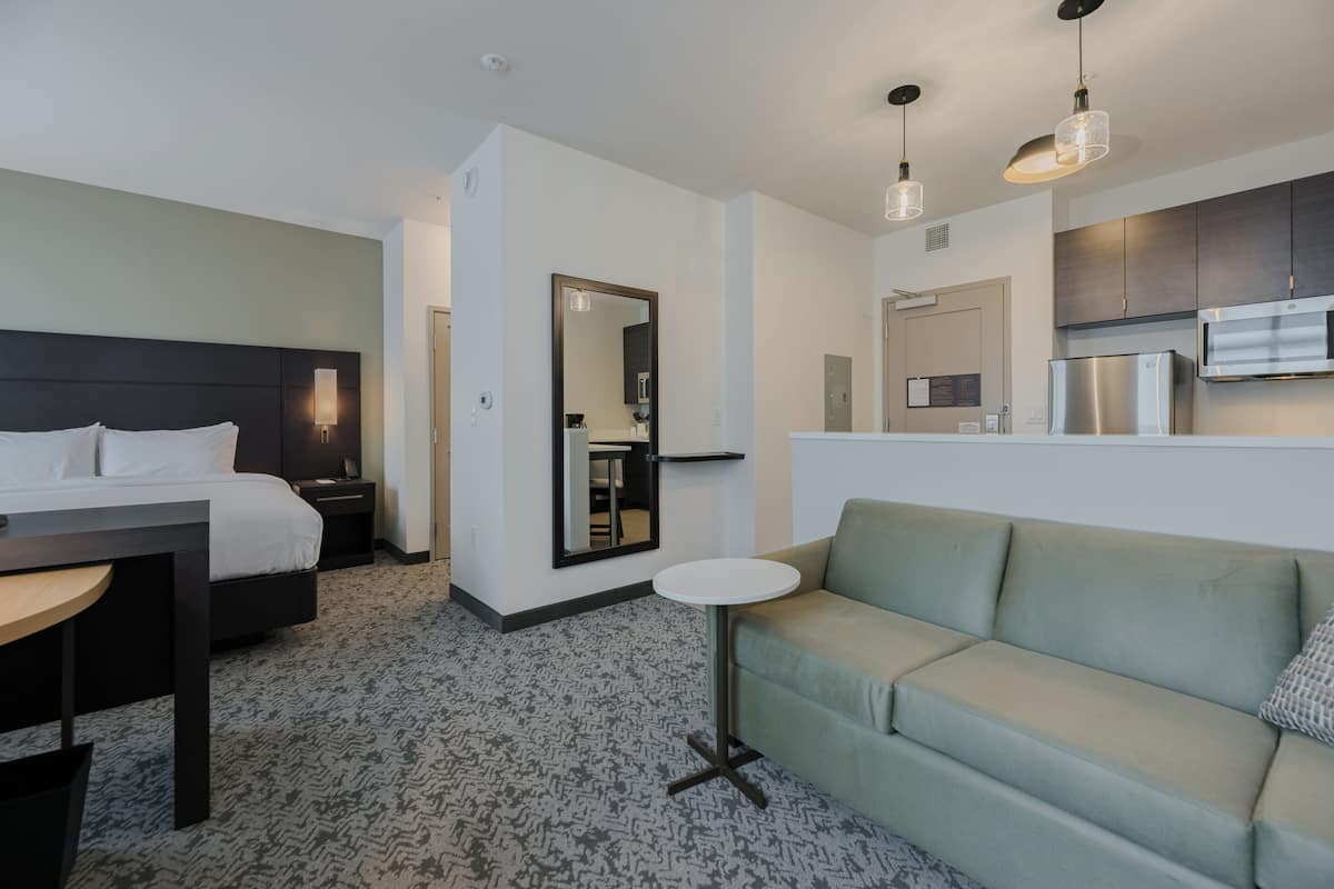1 slaapkamer, hypoallergeen beddengoed, donzen dekbedden, een bureau