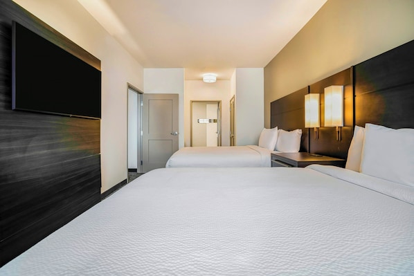 1 bedroom, hypo-allergenic bedding, down duvets, desk