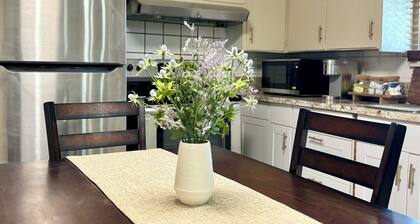 Convenient Downtown Spot with In-Unit Laundry
